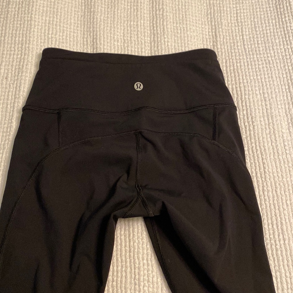 Lululemon Capri-length tights with mesh inserts and reflective stripes